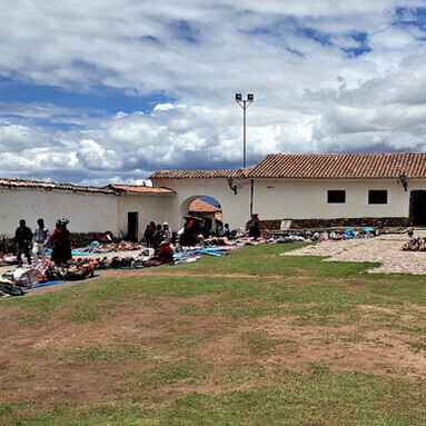 En los mercados rurales, productores, comerciantes y familias sostienen redes económicas que fortalecen la vida cotidiana de las regiones altoandinas