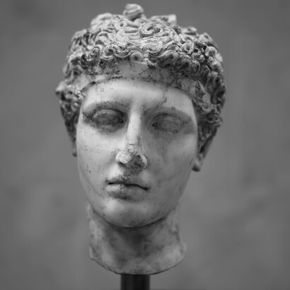 Il mito attiene anche agli aspetti fondativi, al sorgere di una stirpe, di una città, di una nuova alleanza, di un nuovo santuario