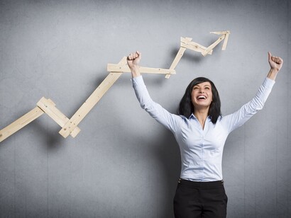 Una emprendedora celebra un éxito