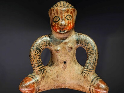 Estatuilla femenina precolombina de terracota (Diquís, Costa Rica, 800-1520 d.C.) vinculada a la fertilidad y ritualidad.