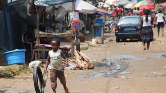Barrio de la periferia en Douala, Camerún. Foto: Javier Andrés Beltrán