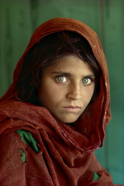 Steve McCurry, La niña afgana. Sharbat Gula, la refugiada más famosa del mundo con solo 12 años