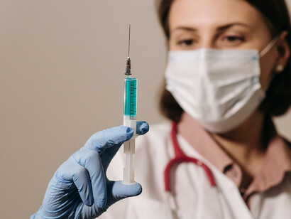 Vaccin contre la rage. L’antique mithridatisation consistait à faire ingérer au sujet des doses croissantes du poison auquel on voulait le rendre réfractaire