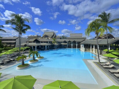 Beautifully landscaped Resort Lounge