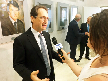 Ruggero De Maria durante un'intervista