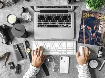 Spegnere computer, cellulari e iPad almeno un’ora prima di andare a dormire