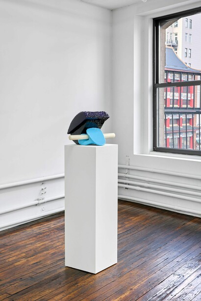 Ross Knight, Continuous Squeeze, exhibition view. Courtesy of Off Paradise Gallery
