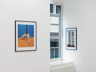 Jörg Sasse, Red doors, exhibition view. Courtesy of Galerie nächst St. Stephan