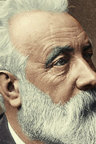 Julio Verne, pioneiro da ficção científica, encantou gerações com suas histórias de aventura e inovações tecnológicas. Neste artigo, mergulhe na vida, obras e influência duradoura de Verne na literatura e na ciência