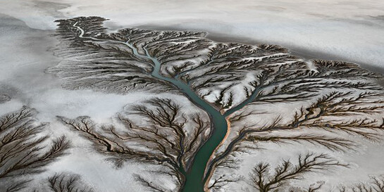 Edward Burtynsky, Colorado River Delta #2, Near San Felipe, Baja, Mexico, 2011© Edward Burtynsky, courtesy Admira, Milan / Galerie Springer Berlin / Metivier Gallery, Toronto