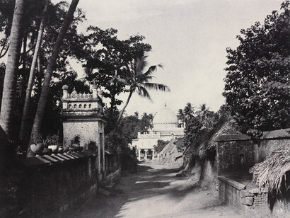 Linnaeus Tripe, Trichinopoly: Musjid of Nutter Owleah, from the Head of the Lane Leading to it, January or April 1858, © Victoria and Albert Museum, London