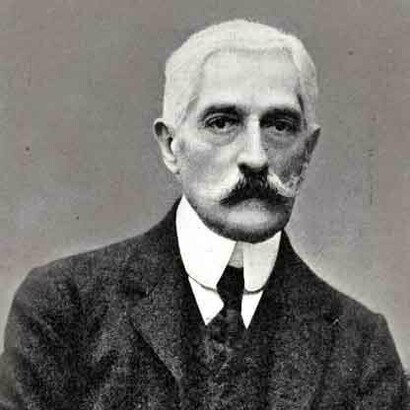 Giovanni Verga fu il maggiore esponente del Verismo, corrente letteraria di istanza italiana, in un momento in cui molta parte delle mode letterarie arrivavano d’Oltralpe