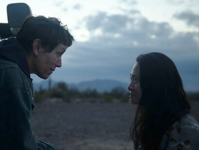 Chloé Zhao e Frances McDormand durante la lavorazione di Nomadland