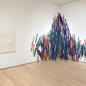 Sheila Hicks, New work, exhibition view. Courtesy of San Francisco Museum of Modern Art