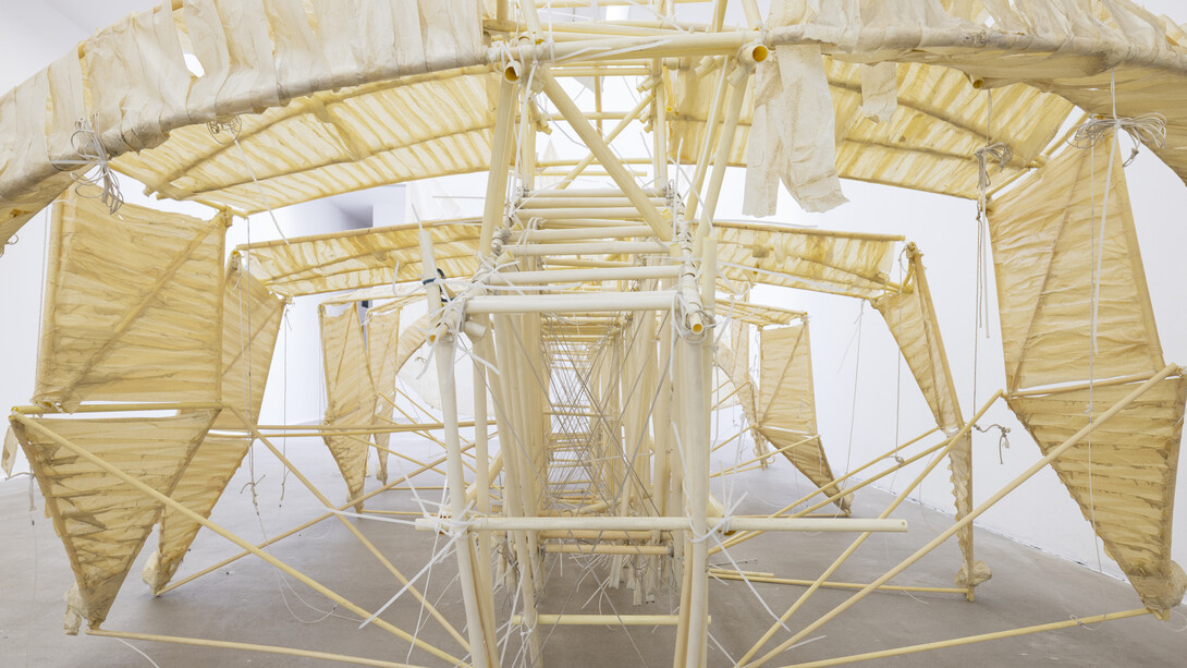 Theo Jansen and Ulf Puder, vita activa, exhibition view. Courtesy of Akinci 