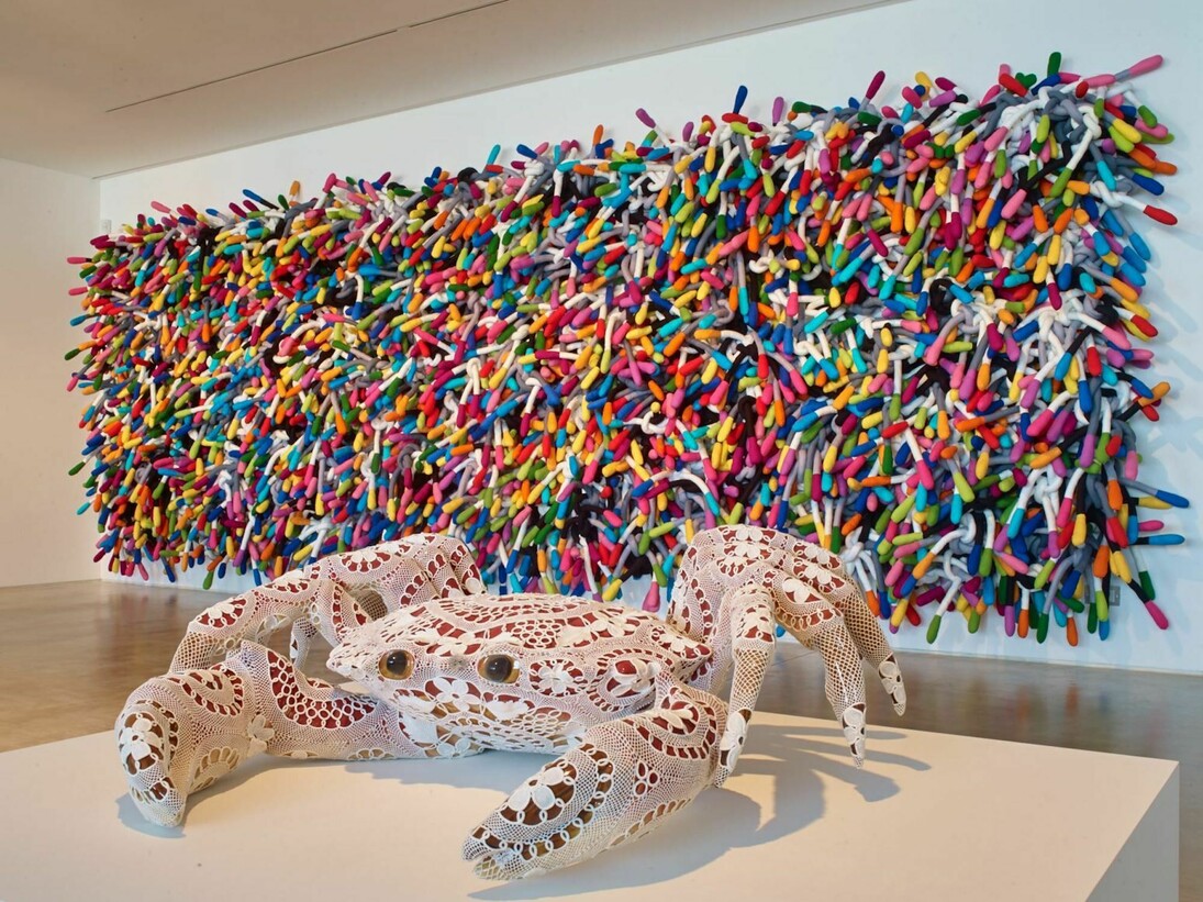 Installation view of Entangled: Threads & Making, Turner Contemporary. From left to right, Anna Ray, Margate Knot, 2016 and Joana Vasconcelos, Eboli, 2013. Courtesy Turner Contemporary Photo: Stephen White
