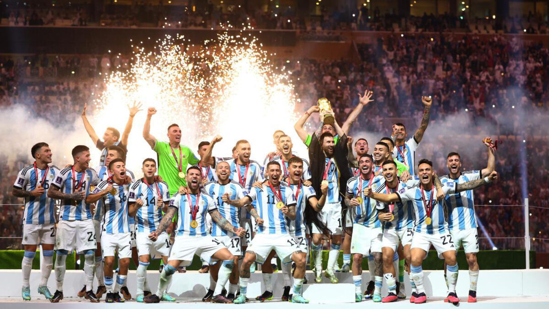 Lionel Messi lifts the 2022 FIFA World Cup trophy with his Argentina teammates