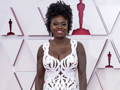 La estadounidense Viola Davis, nominada a mejor actriz principal, a su llegada a la alfombra roja de la Union Station de Los Ángeles. Foto: Matt Petit / AMPAS