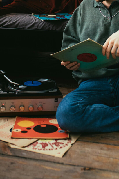 Explorando o poder da música como uma forma de parar o tempo e ressignificar momentos difíceis, trazendo esperança e um novo significado para a vida
