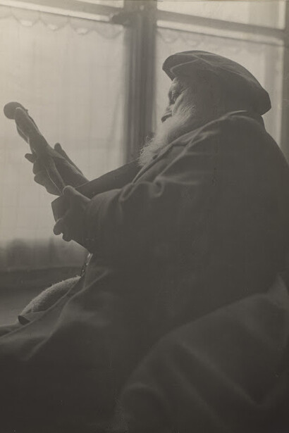 Eugène Druet, Rodin with an Egyptian sculpture (detail), 1916. Courtesy of De Young Museum