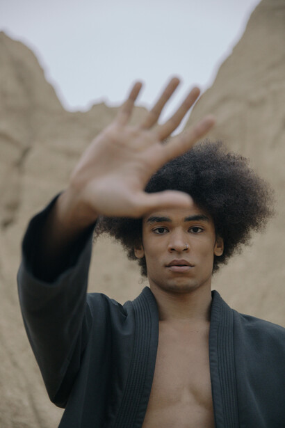 A psicologia explica como as comparações distorcem a realidade, fazendo-nos enxergar apenas os pontos negativos em nós mesmos