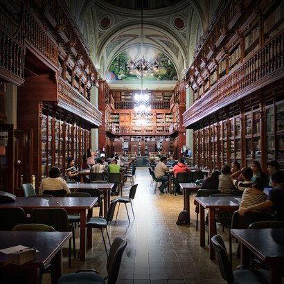 Las reflexiones de J. Largeault estuvieron a menudo inspiradas por el pensamiento de otros autores tales como G. Frege, K. Popper, L. Wittgenstein, W.V.O. Quine, L.E.J. Brouwer, H. Weyl y R. Thom