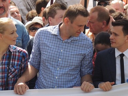  Yulia Navalnaya, Alexei Navalny e Ilya Yashin durante una marcia di protesta a Mosca il 12 giugno 2013