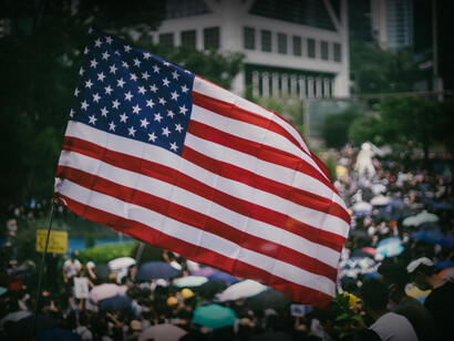 Bandera de Estados Unidos en una manifestación de los partidarios de Donald Trump