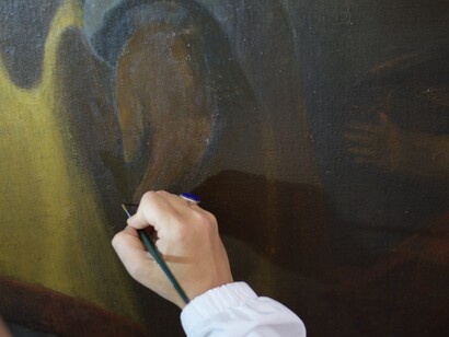 Roma, Basilica dei Santi Cosma e Damiano, Allieva dell’Istituto Restauro Roma impegnata in operazioni di Restauro nel Laboratorio della Basilica