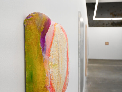 Vários artistas, Pintor convida pintor, vista da exposição. Cortesia da Kubikgallery