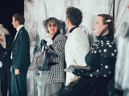 Bunbury. Ernst sein is everything! Courtesy of the Deutsches Theater