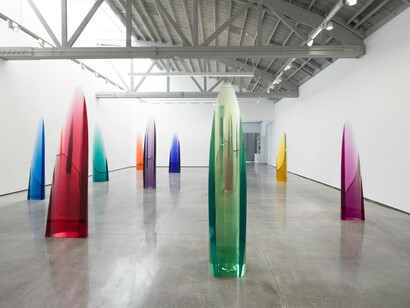 Fred Eversley, Cylindrical lenses, exhibition view. Courtesy of David Kordansky Gallery