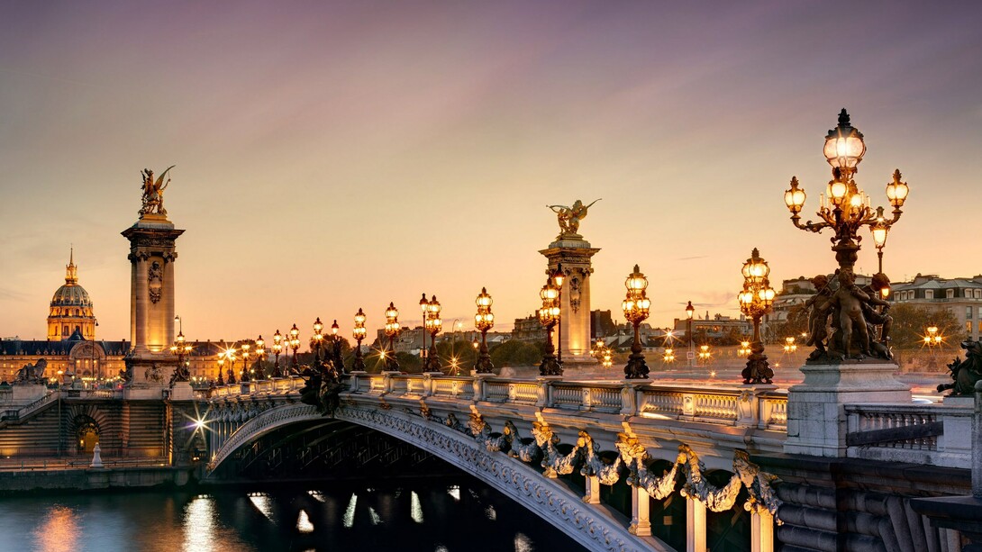 París. Puente de Alejandro III sobre el río Sena