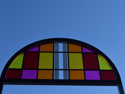 Daniel Buren. Courtesy of Museo de Arte Moderno de Bogotá