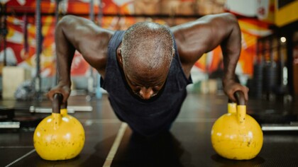 Musculação não é só para ficar forte agora — é para garantir autonomia e saúde lá na frente. Comece cedo, cuide do seu futuro. Seu corpo vai agradecer quando você for idoso
