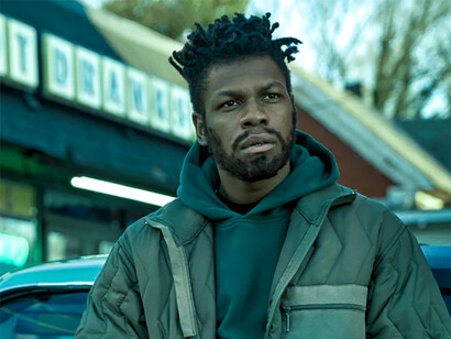 Ils ont cloné Tyrone. La population mortifiée de la ville, ne se rend même pas compte qu’elle est sujette à toutes sortes d’expérimentations et que ses différents quartiers sont de véritables sections de laboratoires