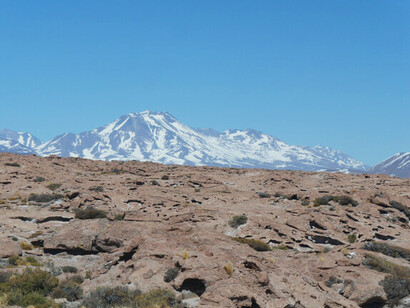 En Socaire, como en muchas comunidades andinas, el territorio no es “paisaje” ni “recurso”: es una entidad viva, con agencia propia, que organiza la vida. Socaire, Atacama, Chile