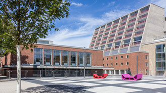 Teatro de Colonia y Ópera de Colonia, vista del Kleiner Offenbachplatz, Colonia, Alemania