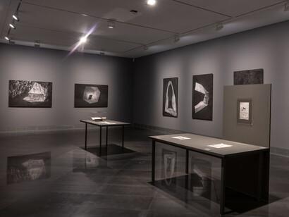 Nicolás Combarro, Looking the other way, exhibition view. Courtesy of Museo Universidad de Navarra