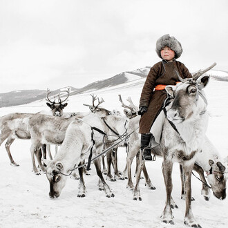 Jimmy Nelson, XX 204, Bayau Bulang, Renchinkhumbe, Khovsgol, Mongolia, 2011, Chromogenic color print, courtesy of the artist and Bryce Wolkowitz Gallery, Exhibitor : Bryce Wolkowitz Gallery