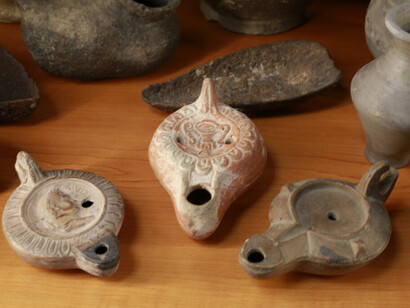 Archaeological sight collection, exhibition view. Courtesy of Móra Ferenc Museum