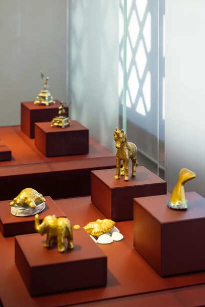 Verschiedene Künstler/innen, Bewundert, gesammelt und ausgestellt, Ausstellungsansicht. Mit freundlicher Genehmigung des Albertinum Museums