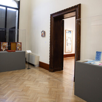 Giosetta Fioroni, Il futuro è uscito dal passato. Immagini e parole, vista della mostra. Cortesia di Galleria d’Arte Maggiore