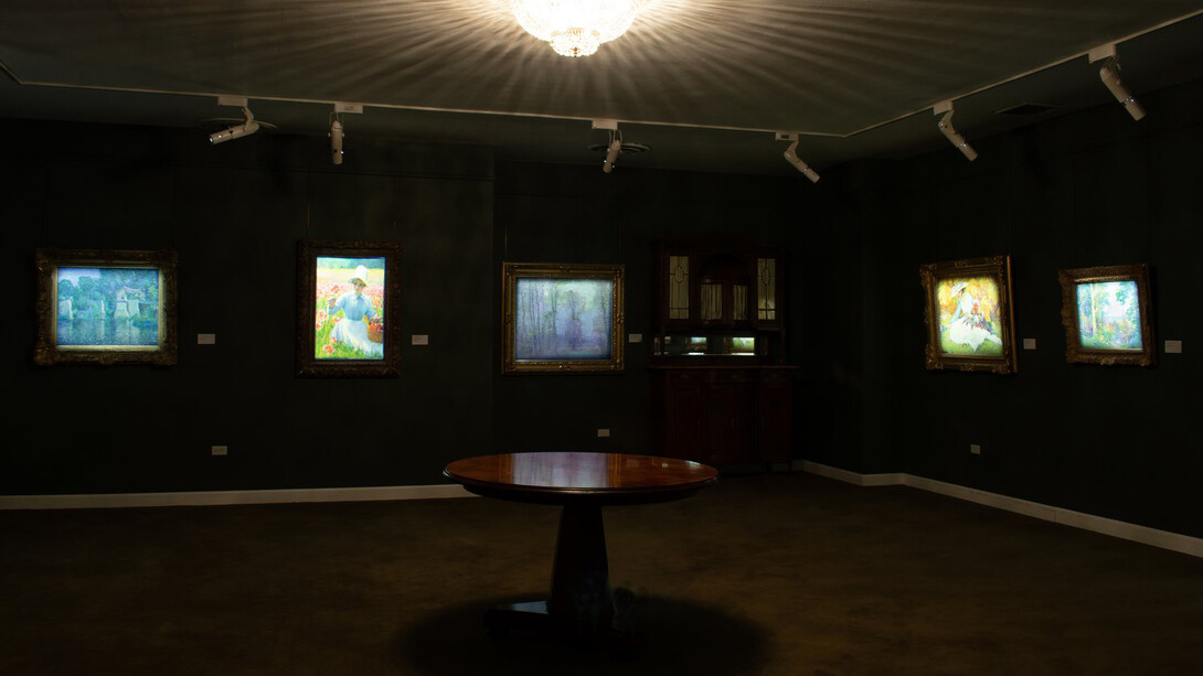 Various artists, In a different light. The evolution of American Impressionism, exhibition view. Courtesy of Madron Gallery
