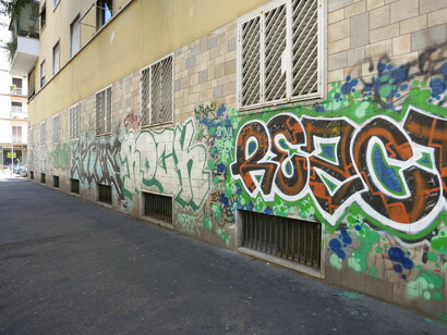 Muri imbrattati a Cinecittà, Roma