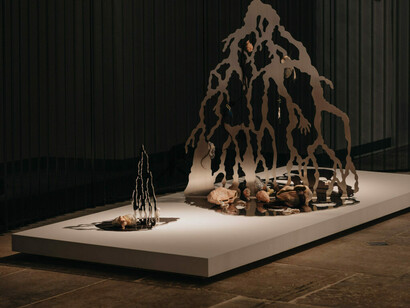 Various artists, Between borders, between materials, exhibition view. Courtesy of Estonian Museum of Applied Art and Design