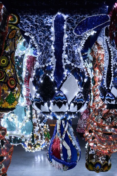 Joana Vasconcelos, The enchanted forest, exhibition view. Courtesy of Galerie La Patinoire Royale Bach