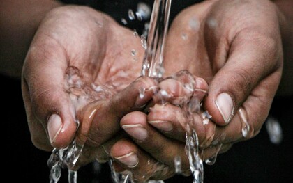 Nel Medio Oriente del 2026 l’acqua è diventata una nuova frontiera del conflitto, trasformandosi da risorsa vitale a bersaglio strategico