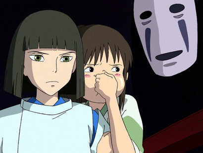 Fotograma de la película «El viaje de Chihiro» con Haku y Chihiro en primer plano
