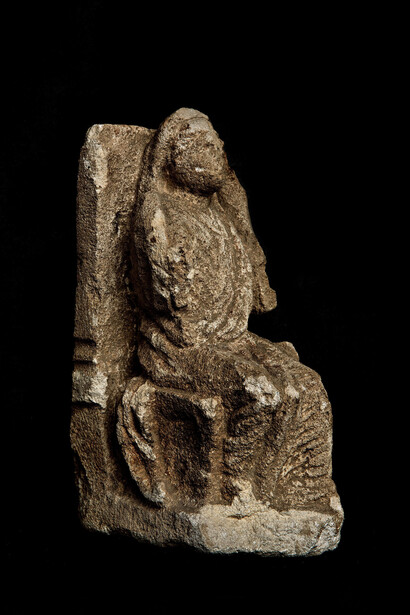 Abbondanza assisa in trono, statuetta ritrovata a Valera, MANPr (foto Amoretti). 
